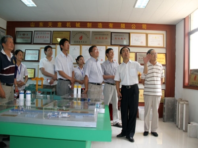 2012.7.28日山東天意兩項科技成果鑒定順利通過，北京領(lǐng)導(dǎo)專家，到我公司參觀指導(dǎo)
