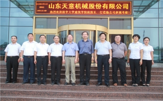 清華大學(xué)建筑設(shè)計(jì)研究院副院長、研究員侯建群蒞臨