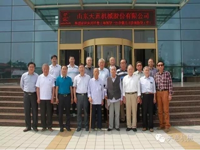 兗州區(qū)委常委、組織部長徐繼瑞一行領(lǐng)導(dǎo)蒞臨天意參觀指導(dǎo)工作