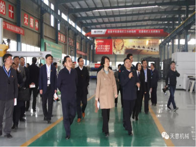 濟寧市委常委、組織部部長孔凡萍帶領(lǐng)全市“兩新”組織黨建工作現(xiàn)場觀摩團蒞臨天意機械調(diào)研指導(dǎo)